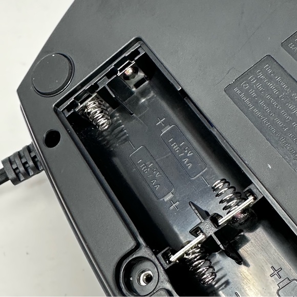 Space Invaders 5-in-1 Plug N Play TV Game Radica 2003 Tested Working - Picture 9 of 10